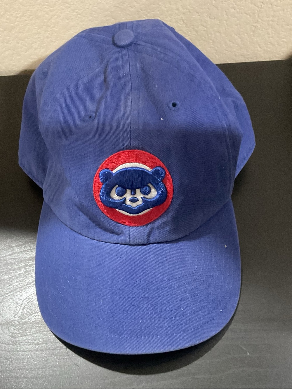 Embroidered Chicago Cubs Bear Patch Baseball Cap in Blue and Red